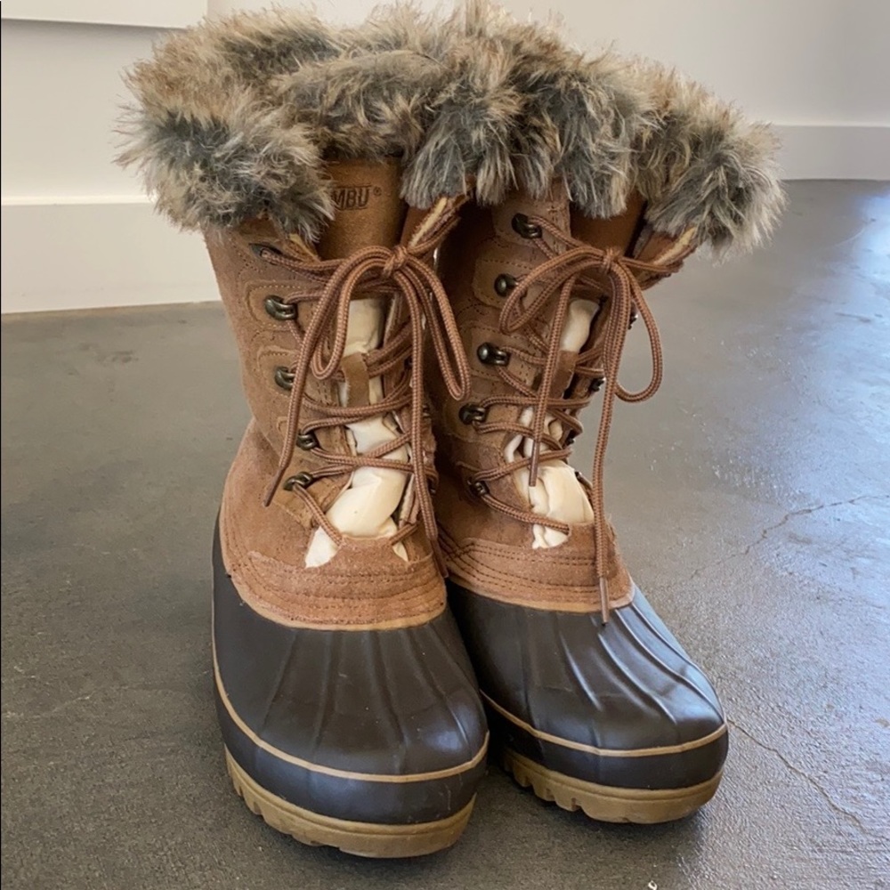 Khombu Winter Boots - Size 9